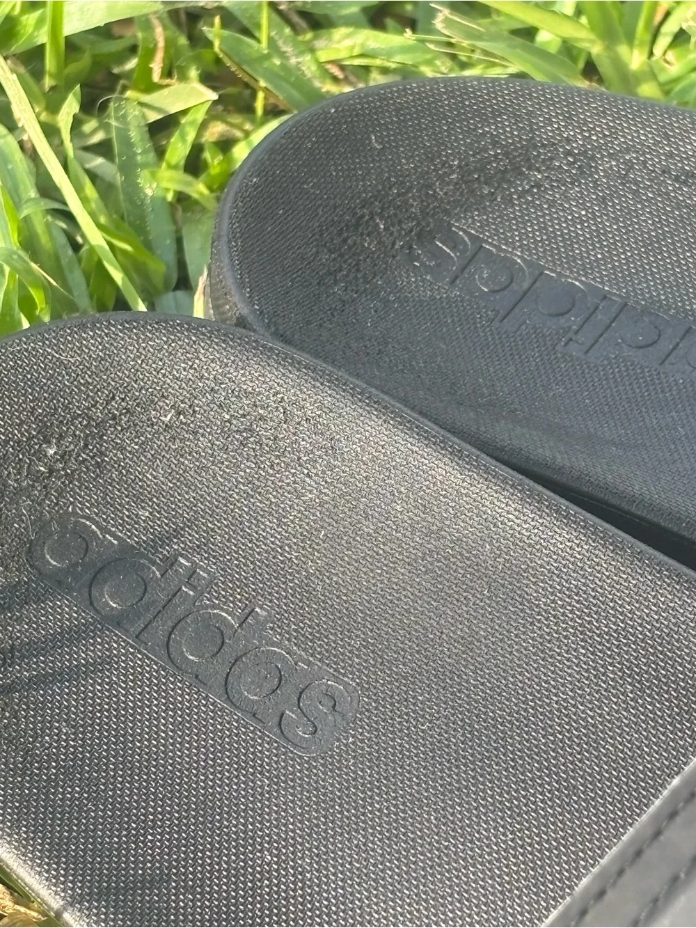 Adidas Adilette is the sports slippers  a size 8